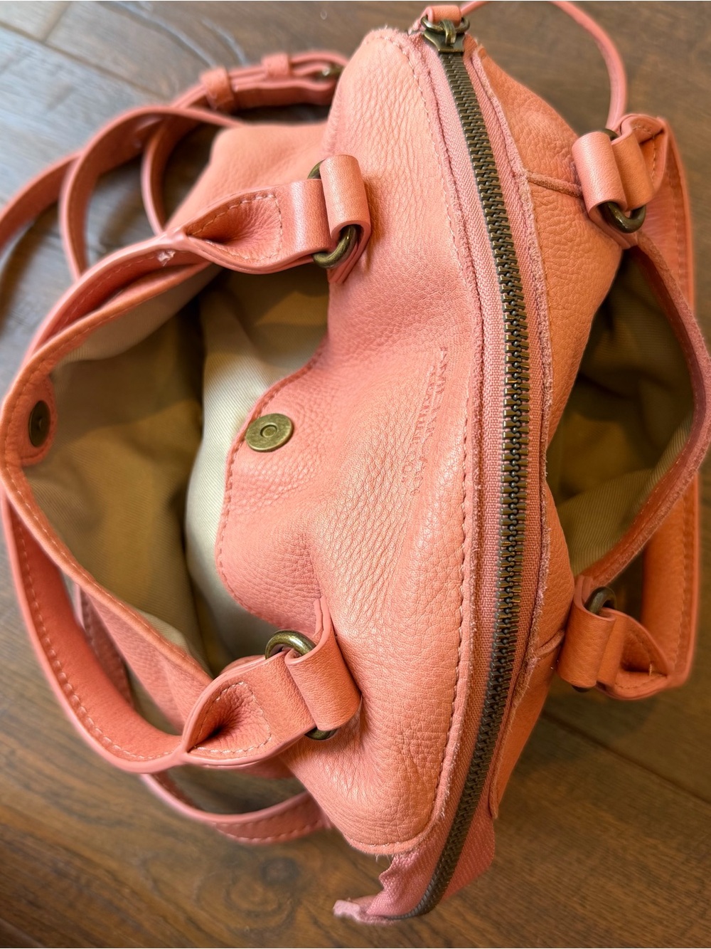 American Leather Co. Coral Pink Leather Shoulder Bag with Crossbody Strap - Picture 4 of 11